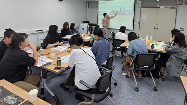 과학으로 인천을 탐구하다. 생활 속 과학문화 확산의 발돋움, 2025년 인천대학교 생활과학교실 3기 프로그램 강사연수 성료 대표이미지